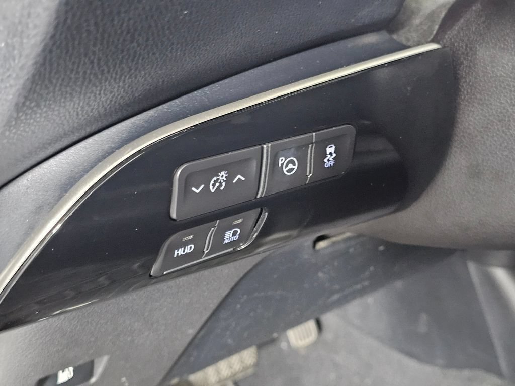 Used 2020 Toyota Prius XLE w/ Advanced Technology Package AWD/4WD image 27