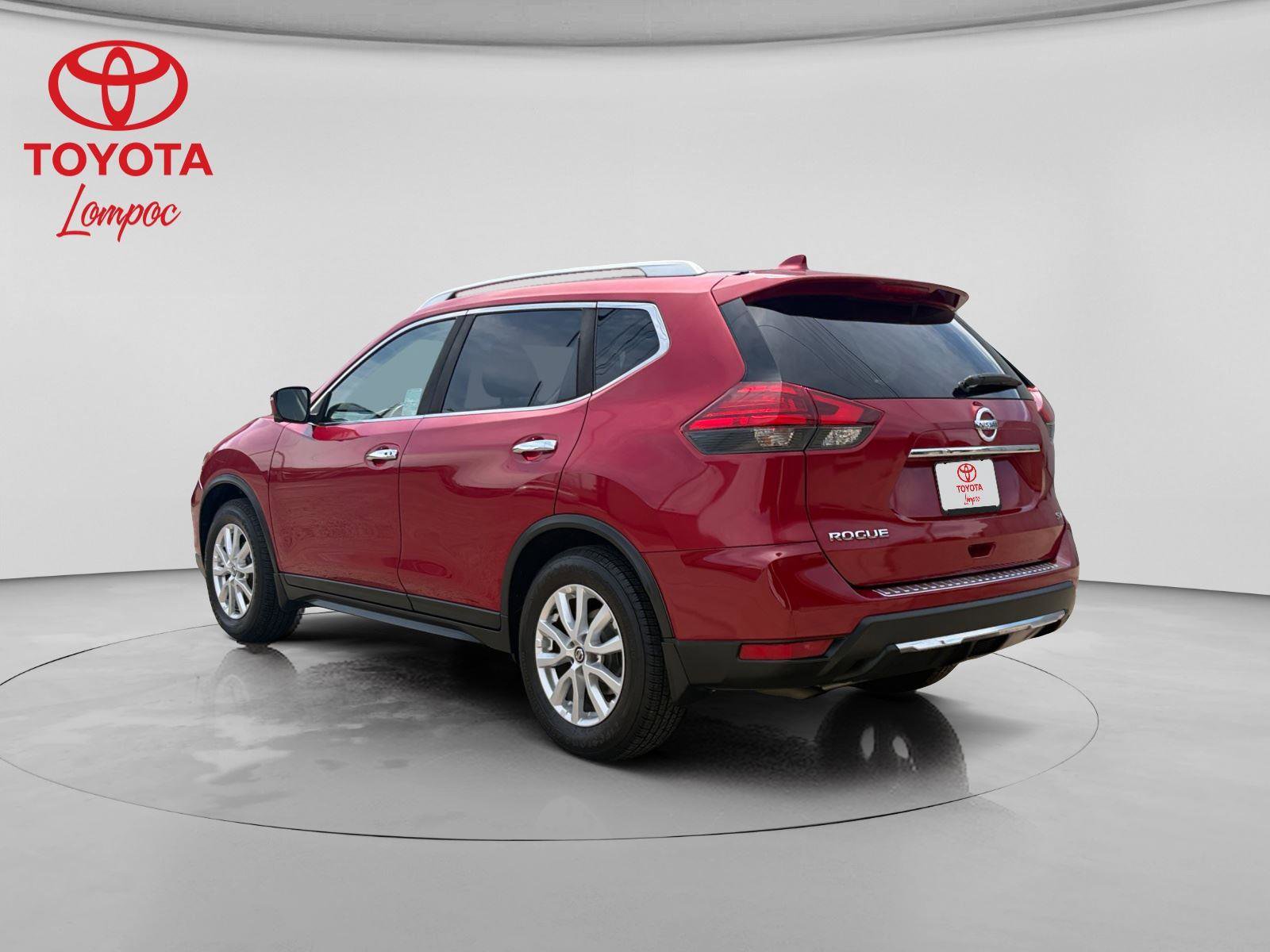 Used 2017 Nissan Rogue SV w/ Sun & Sound Touring Package image 4