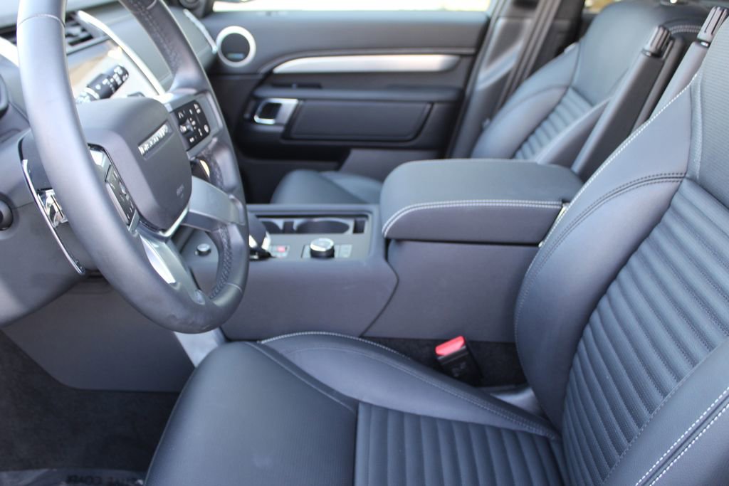 Used 2025 Land Rover Discovery Dynamic SE image 22