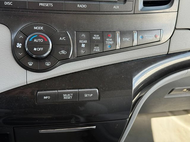 Used 2014 Toyota Sienna LE FWD image 21