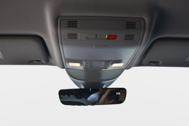Used 2025 Volkswagen Taos SE FWD image 28