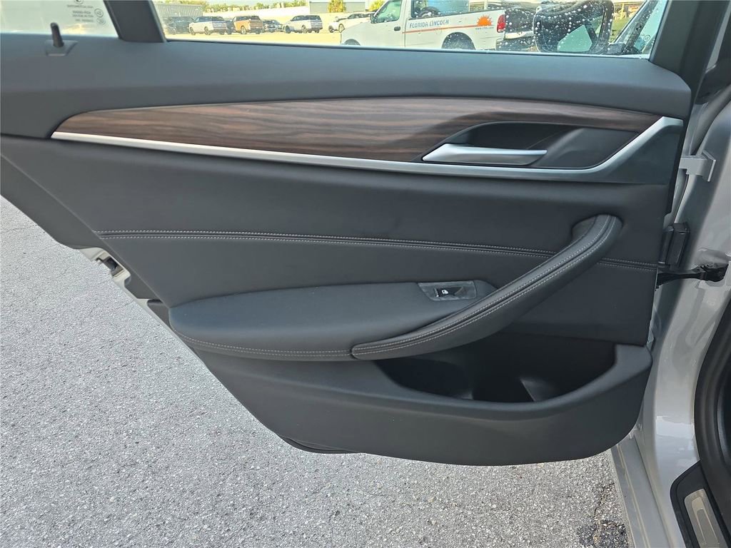 Used 2021 BMW 540i w/ Convenience Package image 9