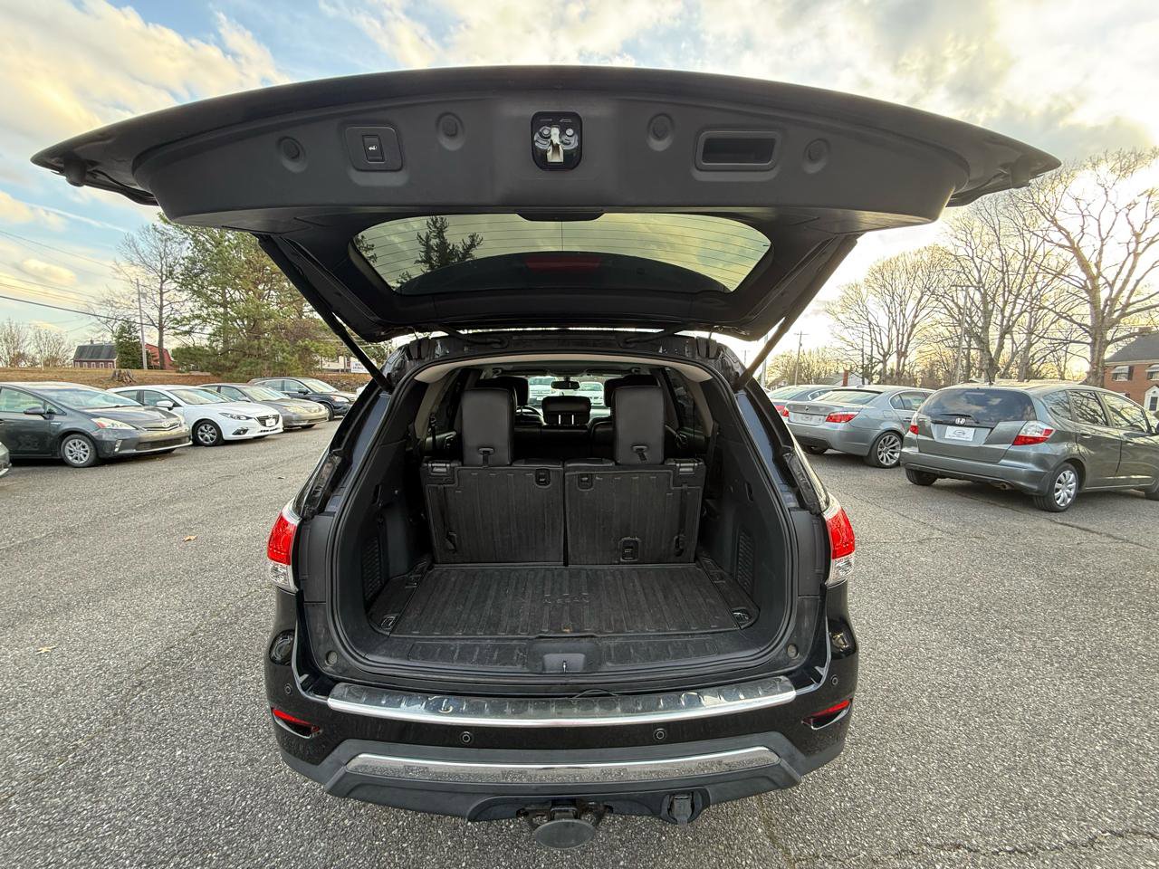 Used 2015 Nissan Pathfinder Platinum w/ Family Entertainment Package AWD/4WD image 36