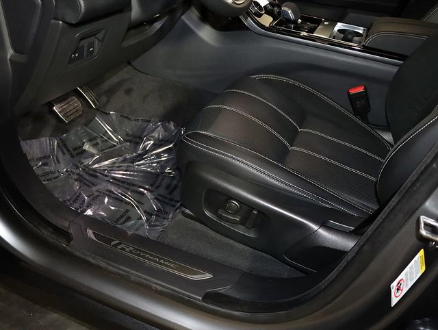 Used 2023 Land Rover Range Rover Velar R-Dynamic S image 26