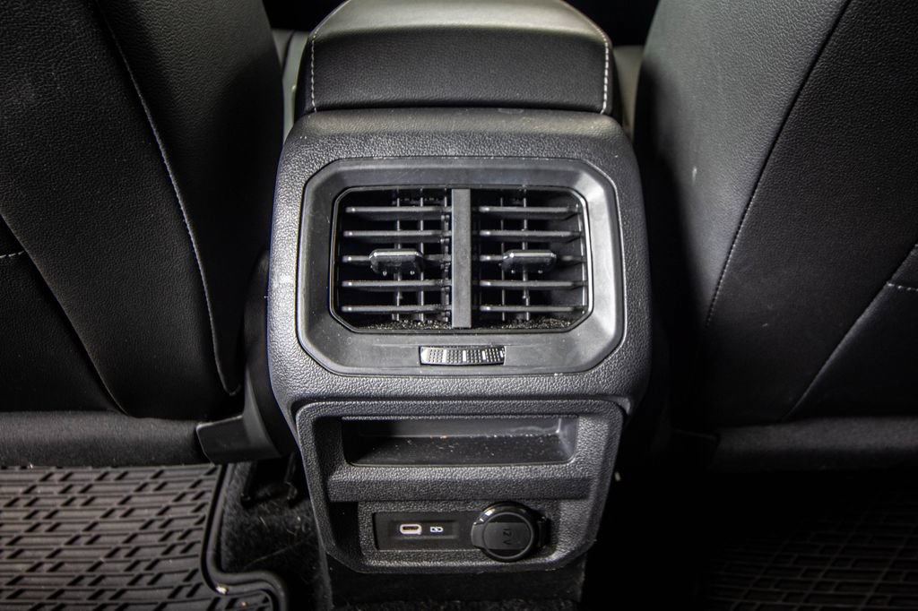 Certified 2023 Volkswagen Tiguan SE R-Line FWD image 28