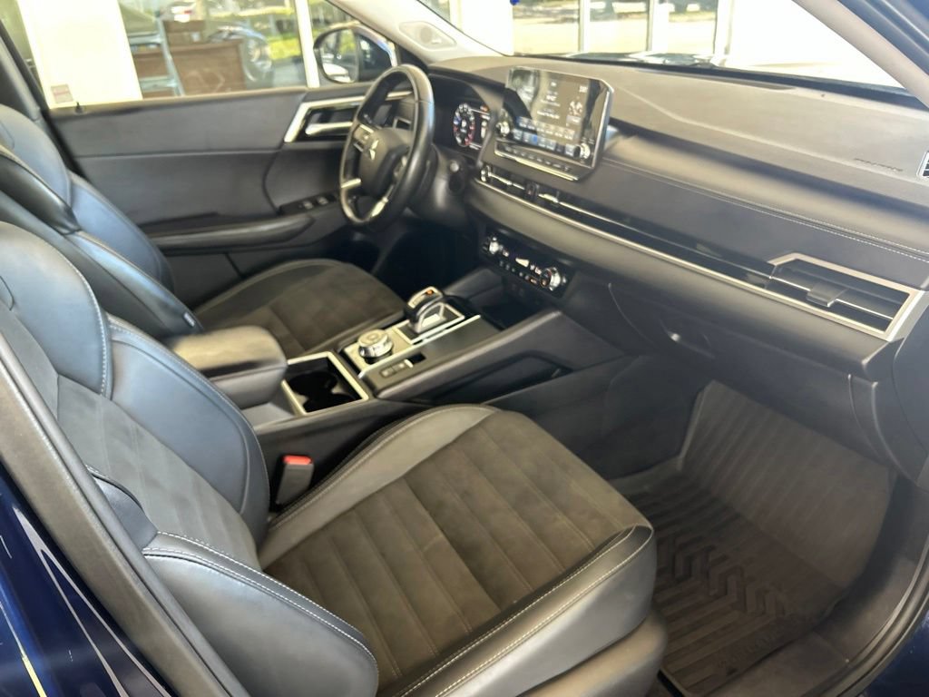 Used 2024 Mitsubishi Outlander FWD image 27