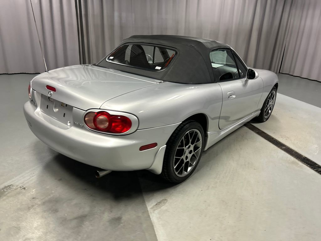 Used 2004 MAZDA MX-5 Miata w/ Cloth Azure Blue Pkg image 7