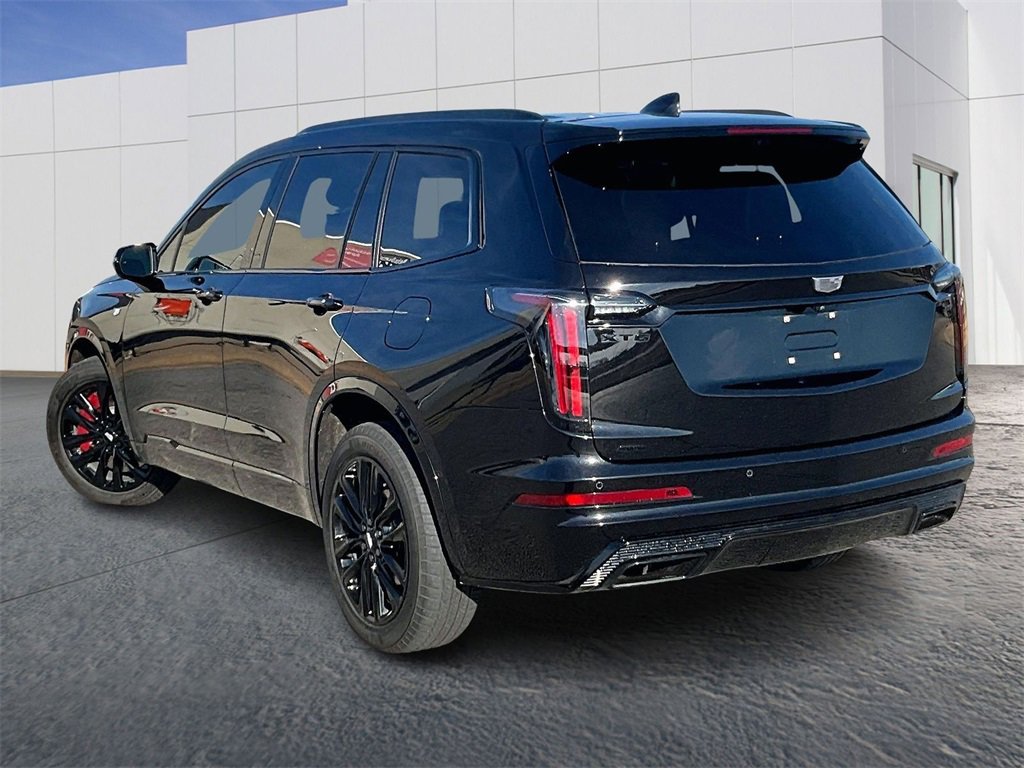Used 2023 Cadillac XT6 Sport w/ LPO, ONYX Package image 3