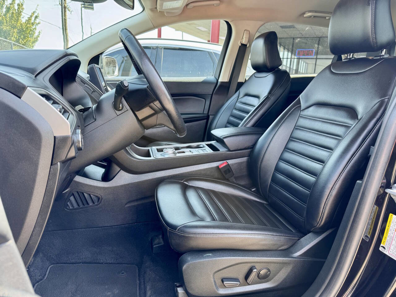 Used 2022 Ford Edge SEL image 3