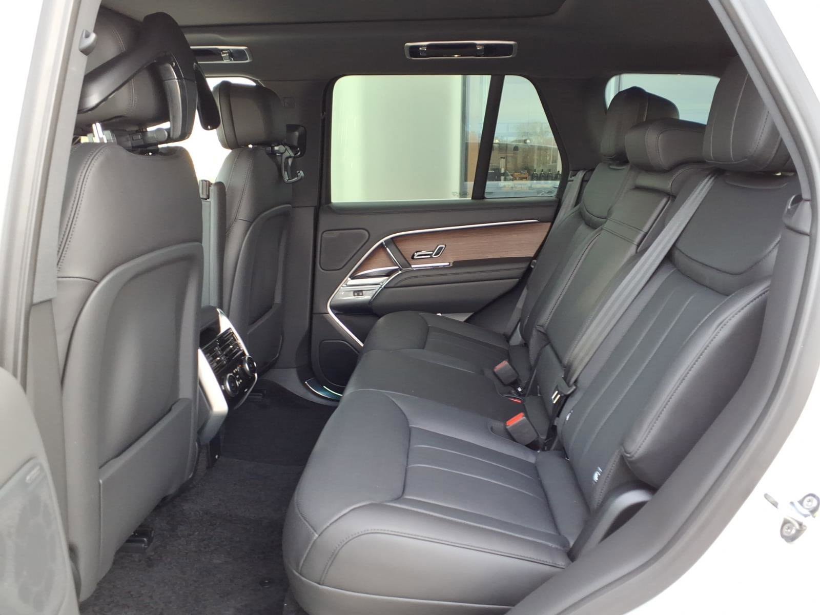New 2026 Land Rover Range Rover SE image 8