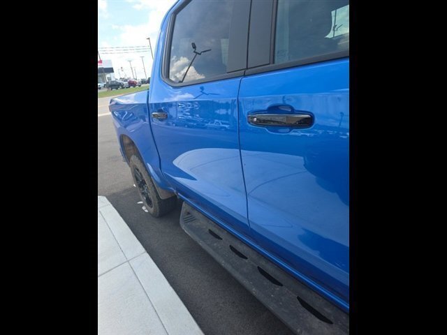 Used 2025 Chevrolet Silverado 1500 LT Trail Boss w/ Convenience Package II AWD/4WD image 18