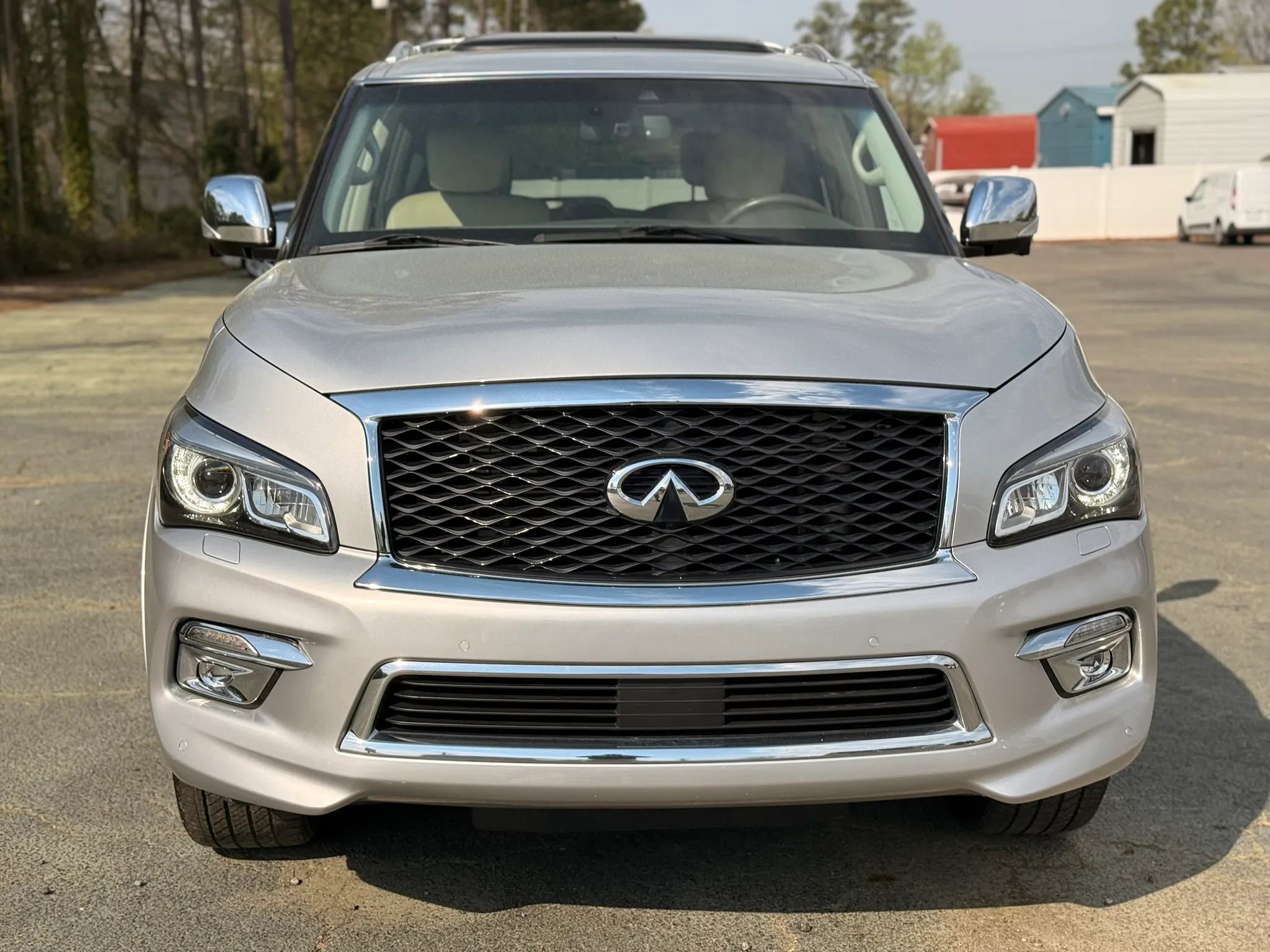 Used 2017 INFINITI QX80 4WD w/ Deluxe Technology Package image 4
