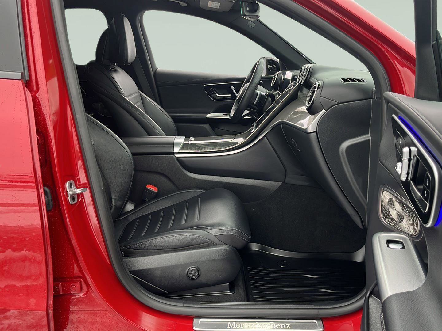 Used 2024 Mercedes-Benz GLC 300 4MATIC image 32