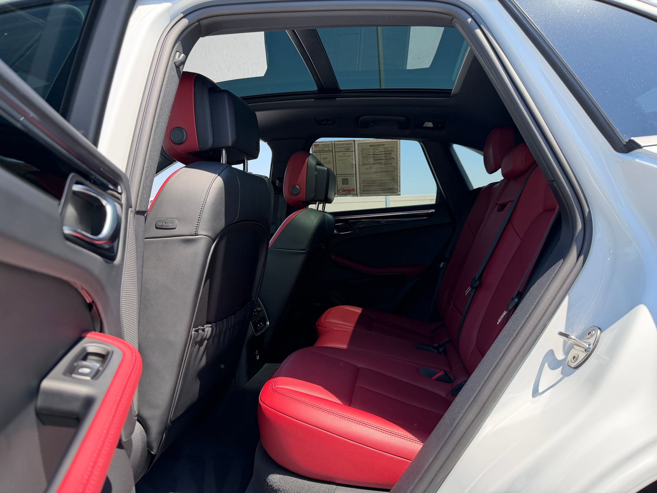 Certified 2026 Porsche Macan AWD/4WD image 20