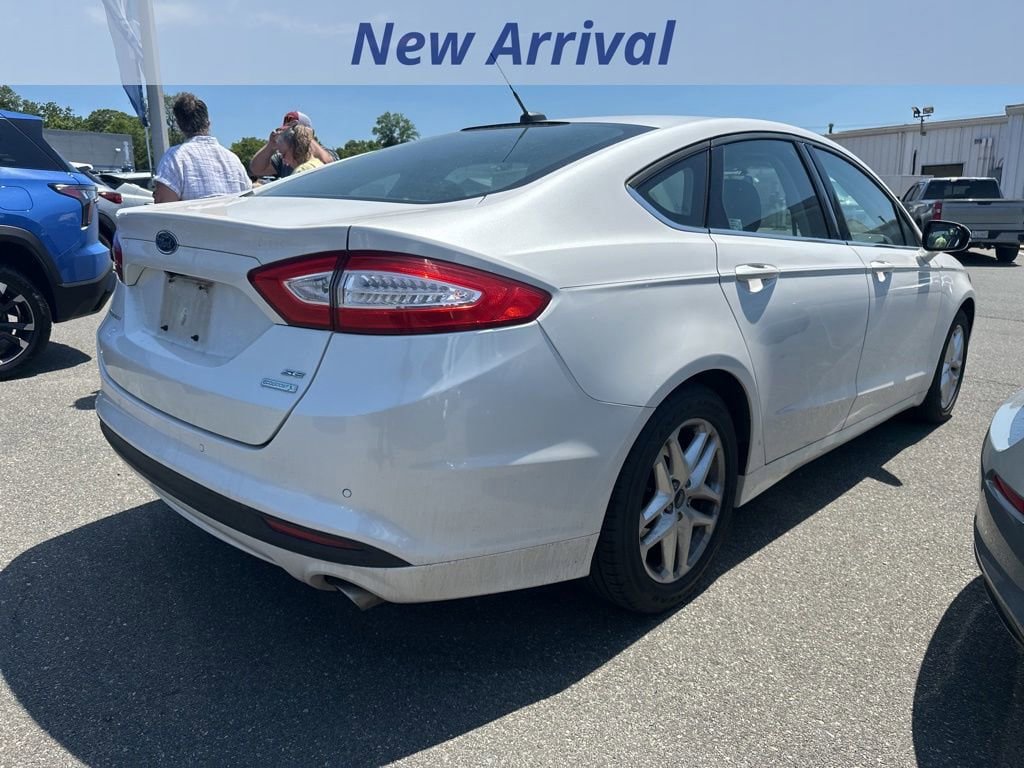 Used 2016 Ford Fusion SE FWD image 7