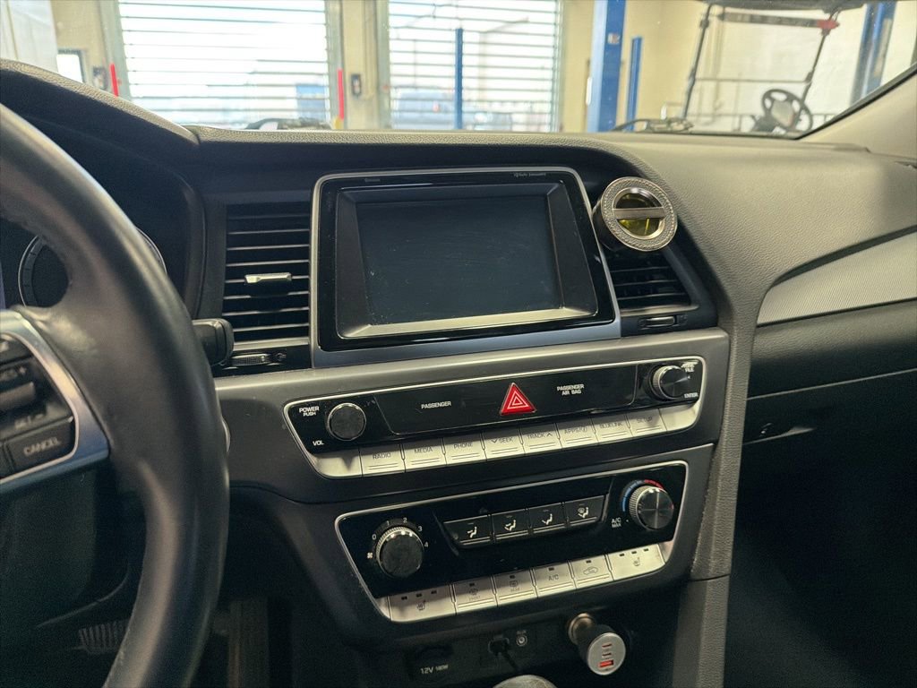 Used 2018 Hyundai Sonata SEL image 3