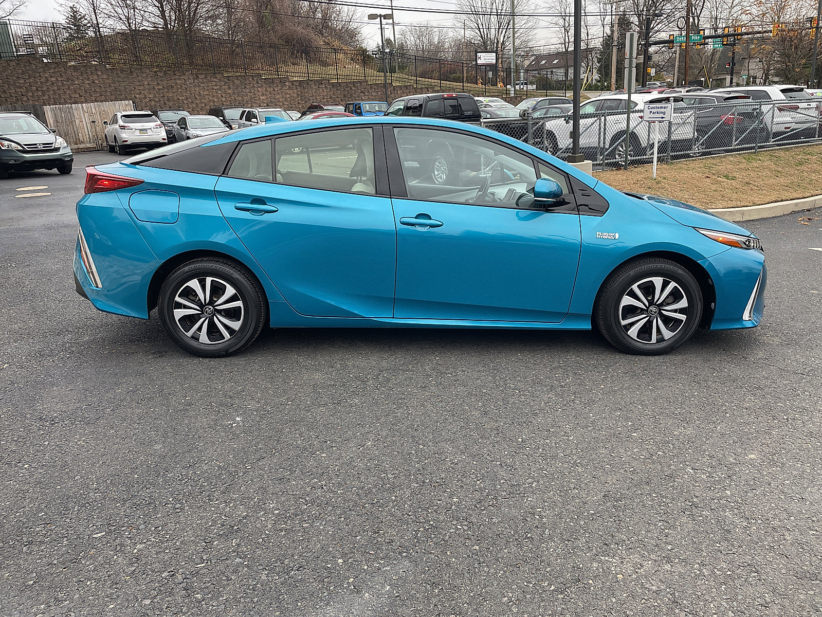 Used 2017 Toyota Prius Prime Premium image 3