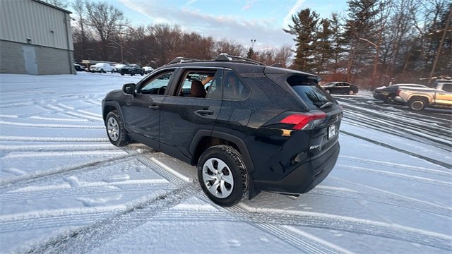 Used 2021 Toyota RAV4 LE image 7