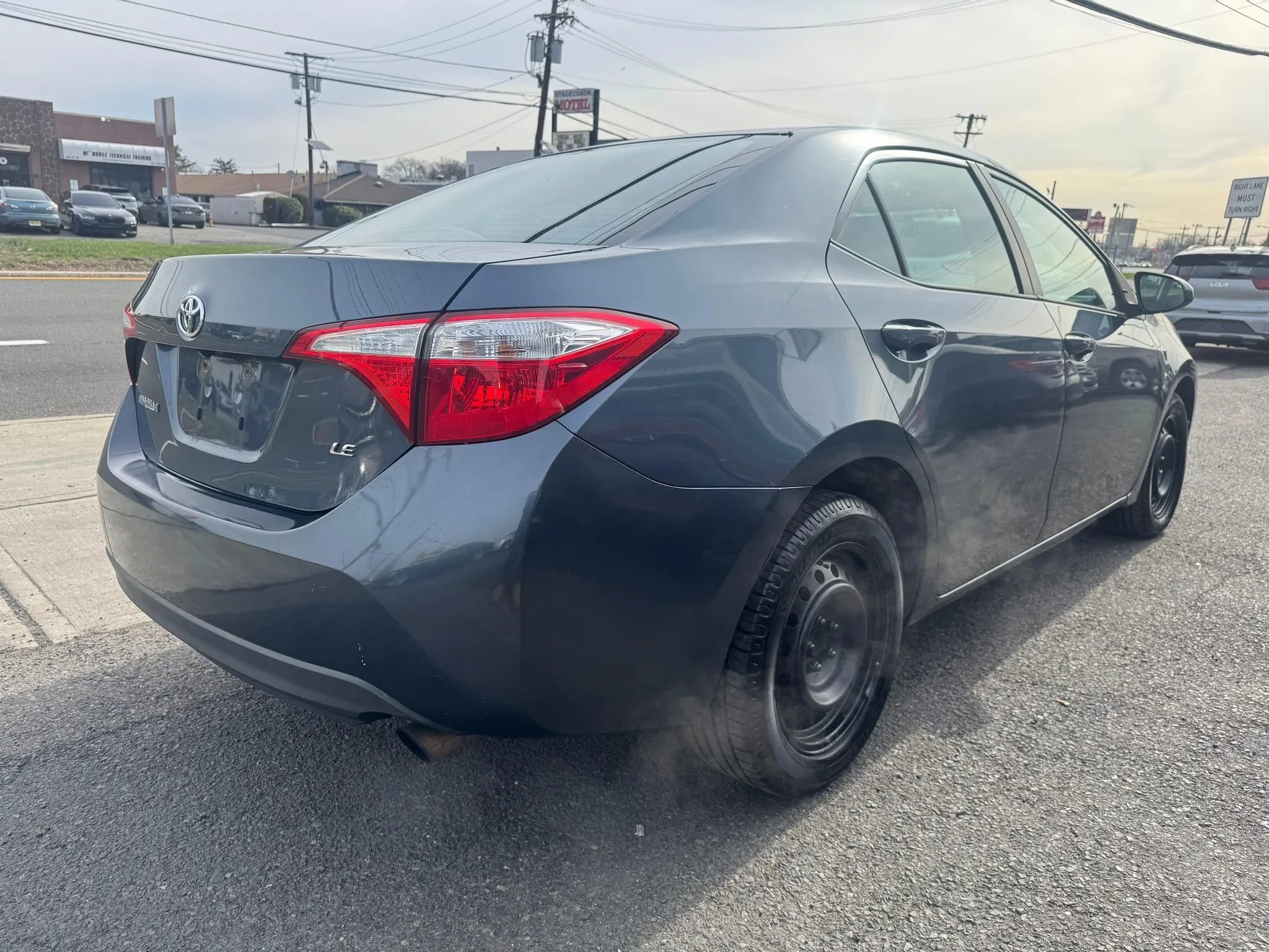 Used 2016 Toyota Corolla LE FWD image 5