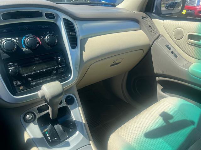 Used 2005 Toyota Highlander 4WD V6 w/ 3rd Row image 6