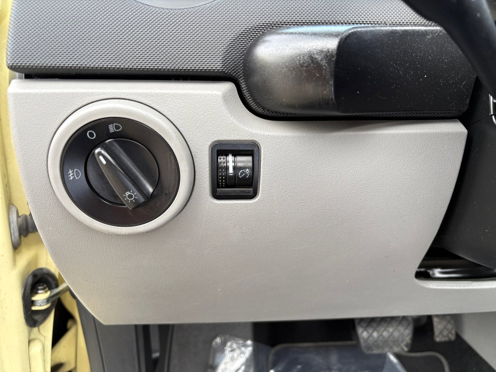 Used 2003 Volkswagen Beetle GLS FWD image 22