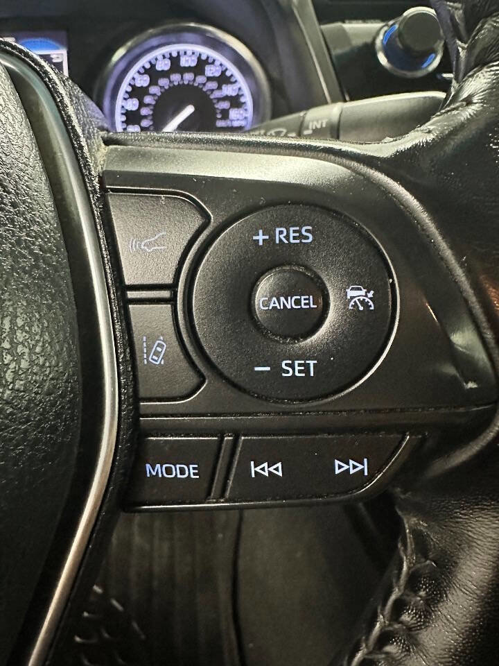 Used 2020 Toyota Camry SE image 17