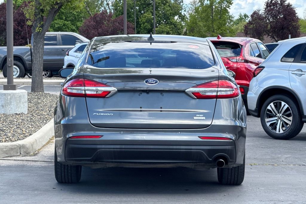 Used 2019 Ford Fusion SE FWD image 5
