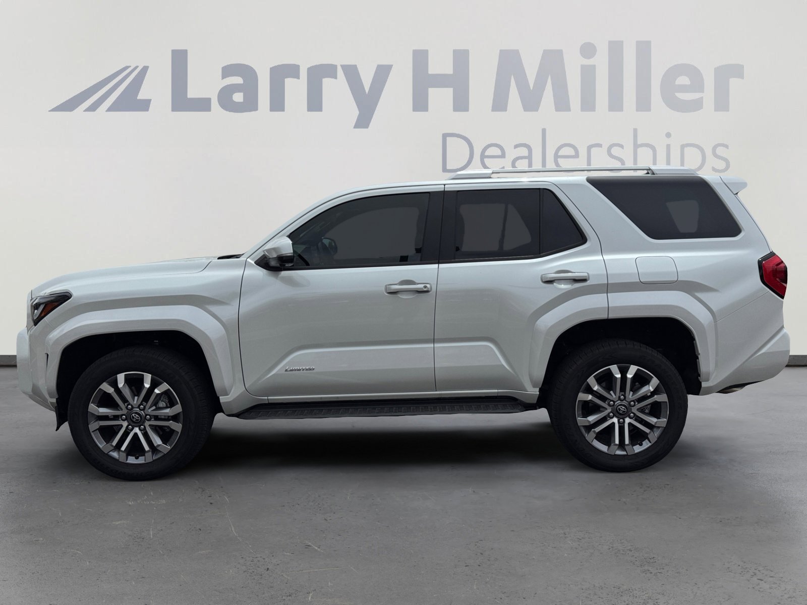 Certified 2025 Toyota 4Runner Limited AWD/4WD image 2