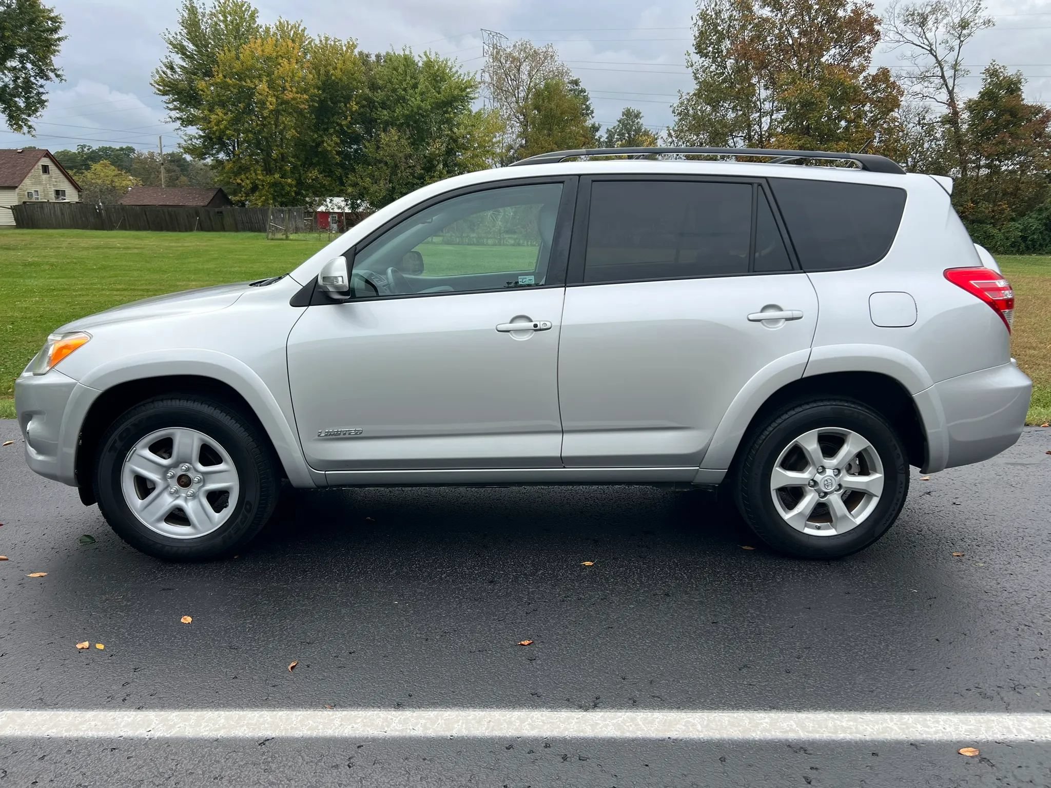Used 2010 Toyota RAV4 Limited AWD/4WD image 8