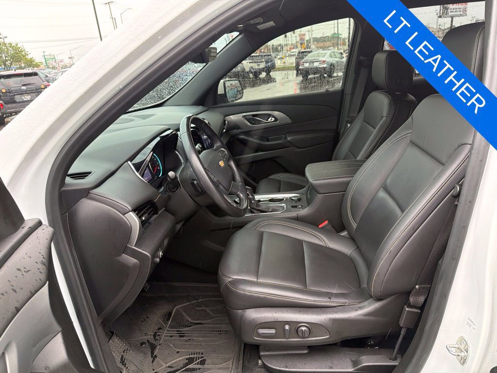 Used 2022 Chevrolet Traverse LT w/ LT Premium Package AWD/4WD image 7