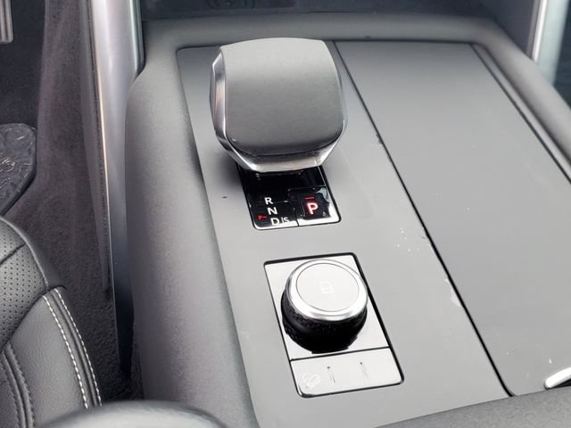Used 2024 Land Rover Discovery S AWD/4WD image 29