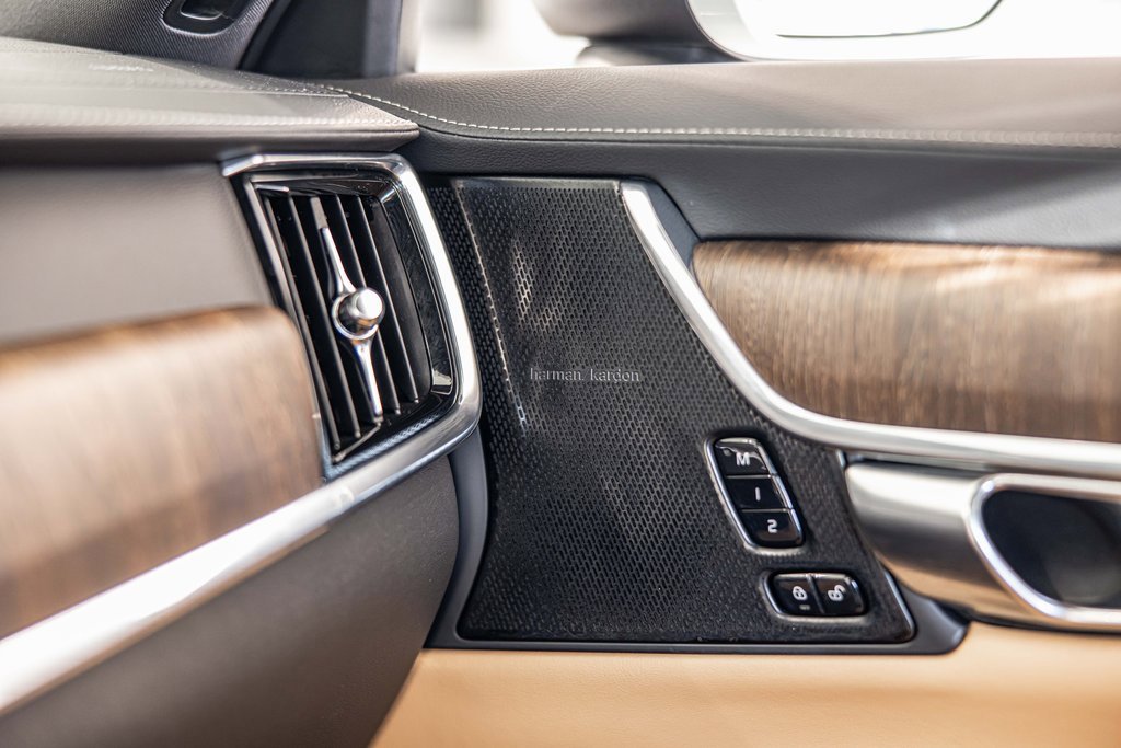 Used 2023 Volvo V90 B6 Cross Country Ultimate w/ Climate Package image 31