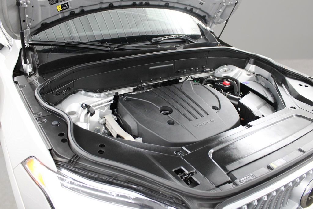 Certified 2025 Volvo XC90 B5 Core image 36