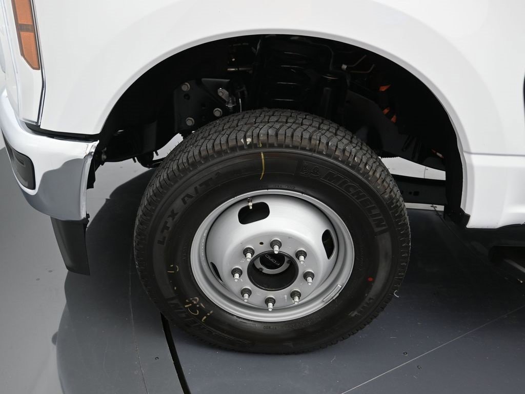 New 2026 Ford F350 XL w/ XL Chrome Package image 2
