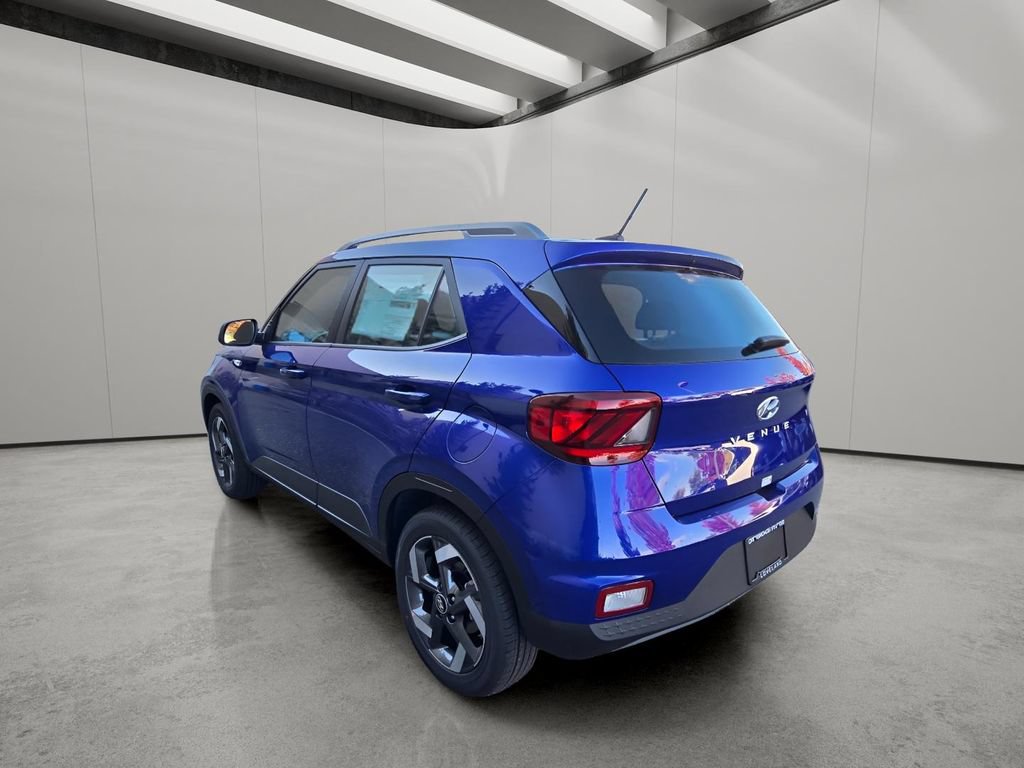 Used 2025 Hyundai Venue SEL FWD image 3