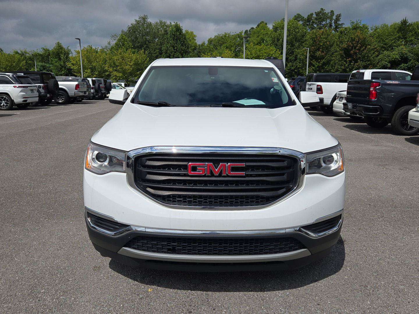 Used 2019 GMC Acadia SLE FWD image 2