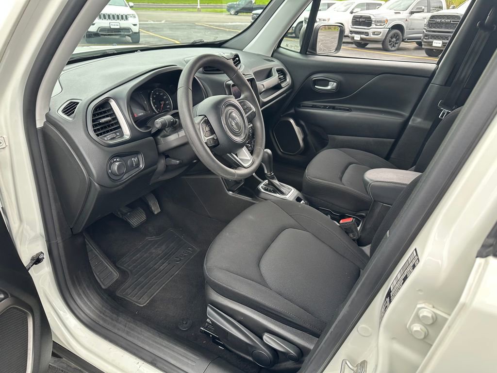 Certified 2023 Jeep Renegade Latitude AWD/4WD image 9