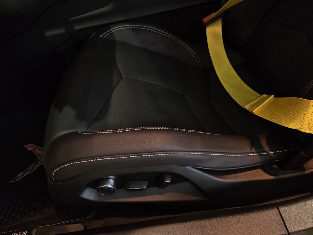 Used 2025 Chevrolet Corvette Stingray Preferred Cpe w/ Z51 Performance Package RWD image 19