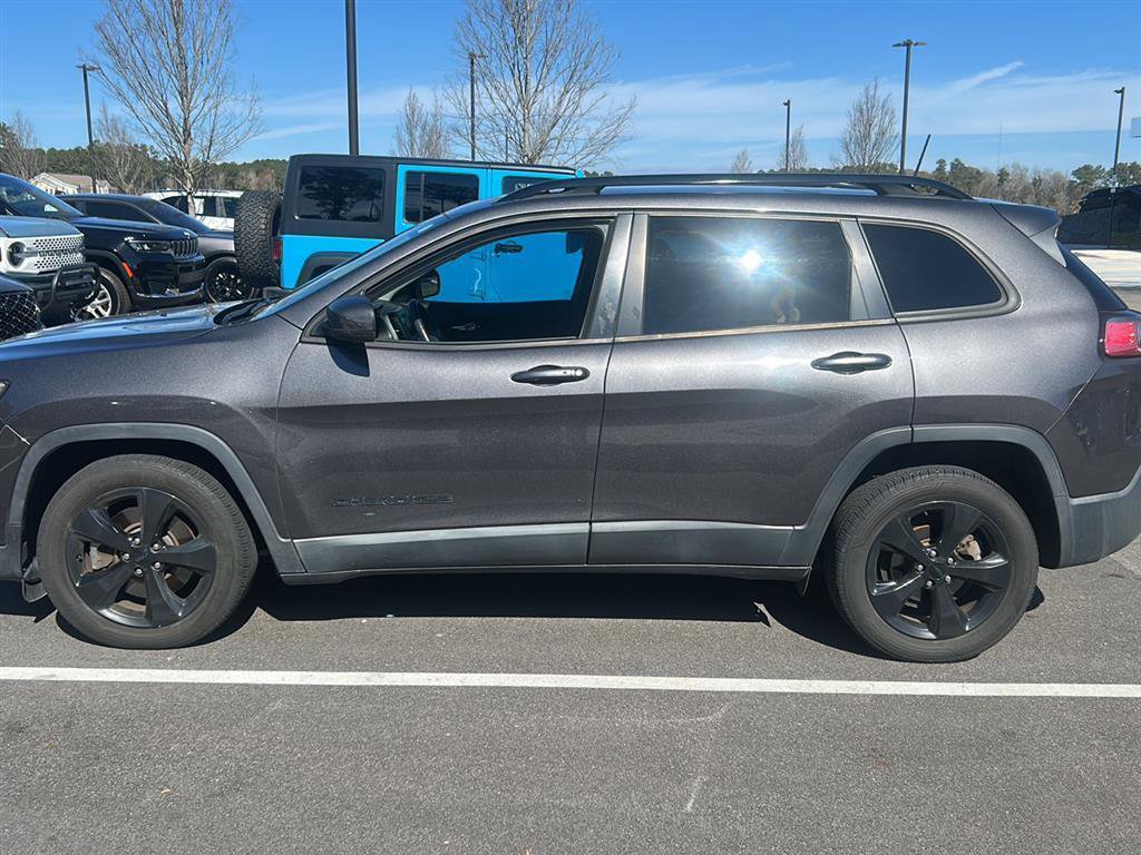 Used 2020 Jeep Cherokee Latitude Plus image 12