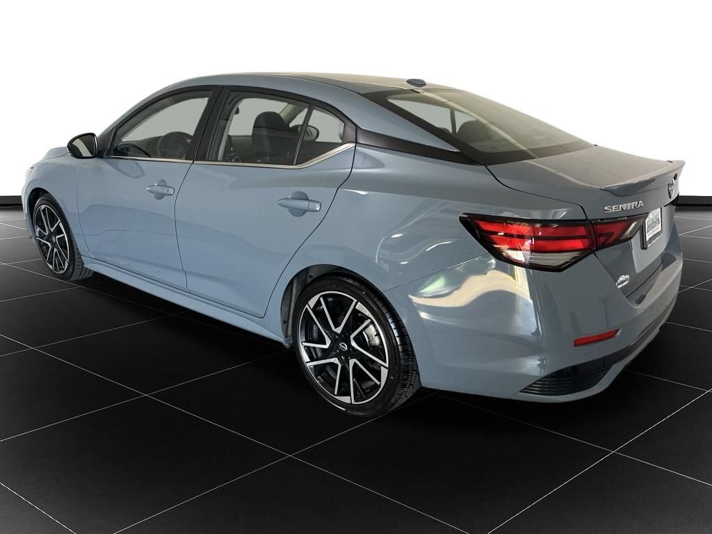 Used 2025 Nissan Sentra SR FWD image 3