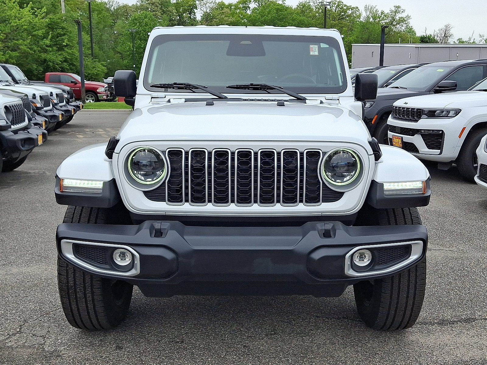 Certified 2025 Jeep Wrangler Unlimited Sahara w/ Safety Group AWD/4WD image 2