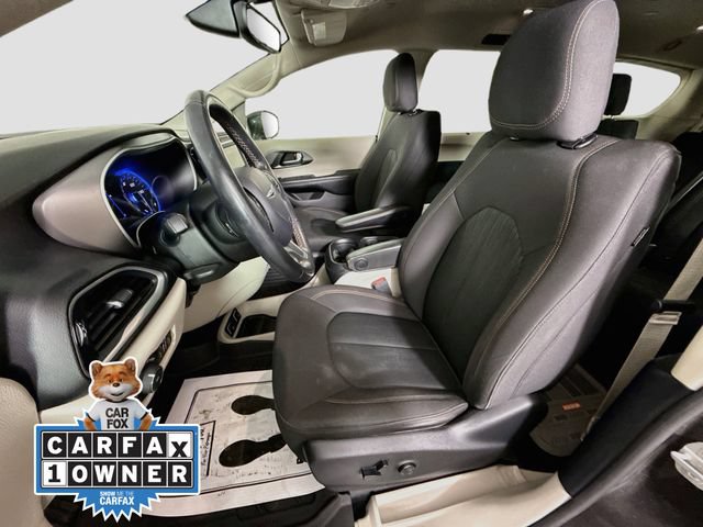 Used 2020 Chrysler Pacifica Touring w/ Cold Weather Group FWD image 20