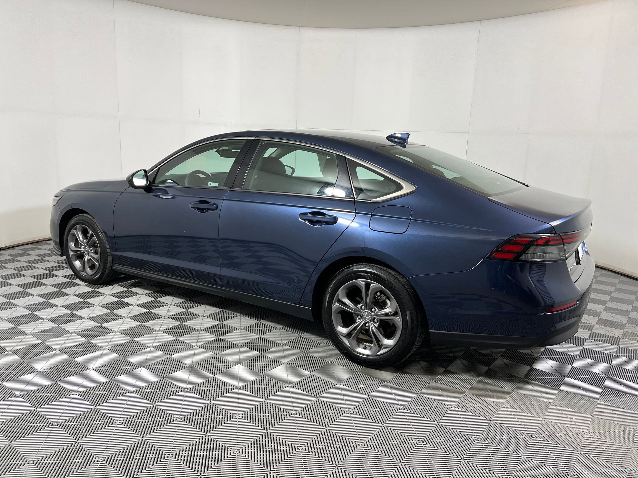 Used 2024 Honda Accord EX image 2