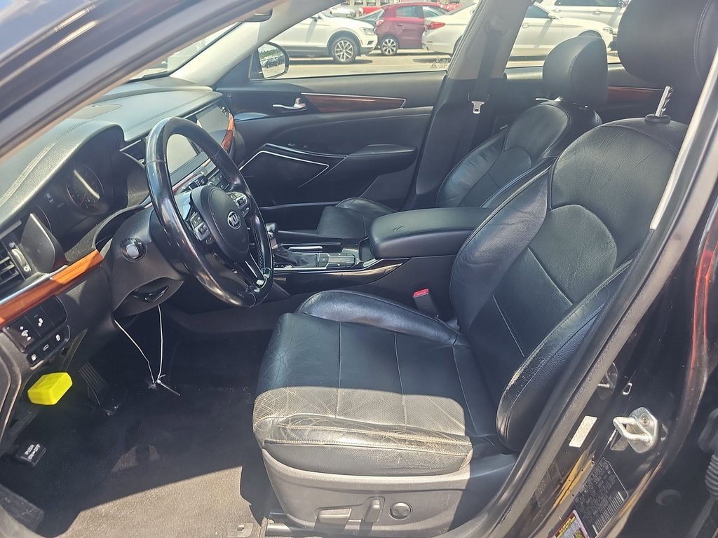 Used 2017 Kia Cadenza Premium w/ Luxury Package image 5