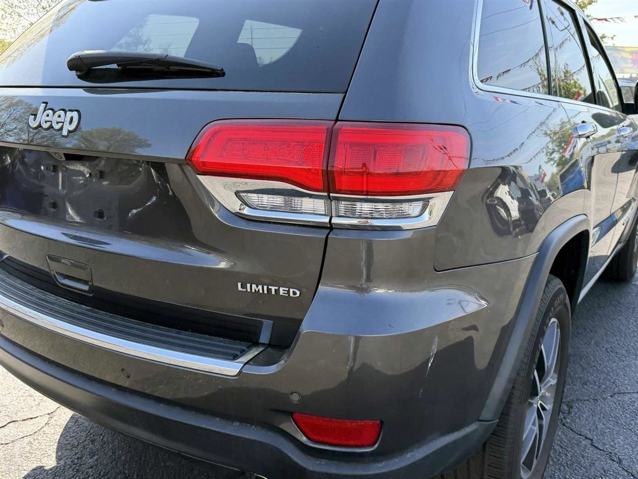Used 2018 Jeep Grand Cherokee Limited AWD/4WD image 6