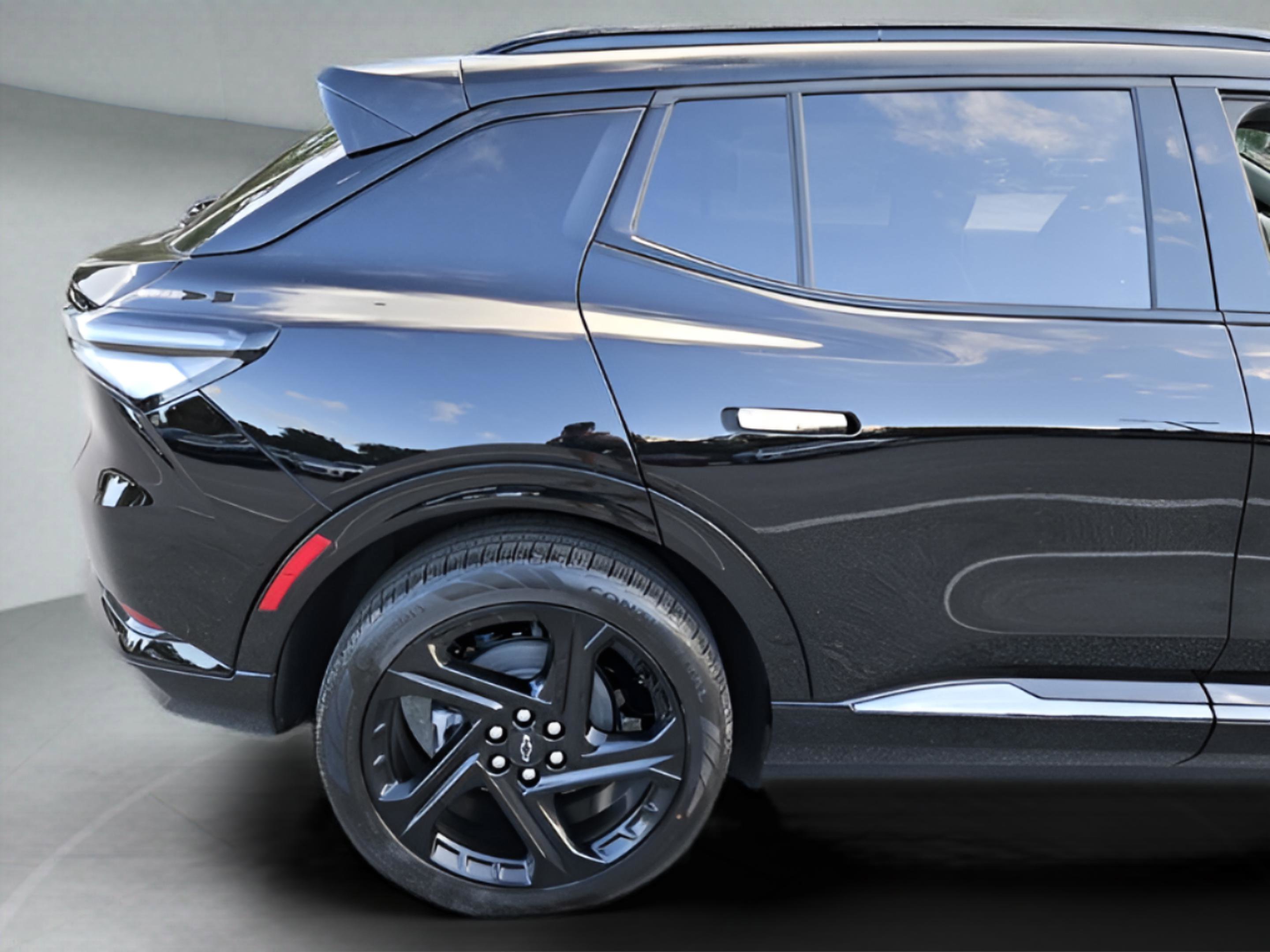 New 2025 Chevrolet Equinox EV RS image 23