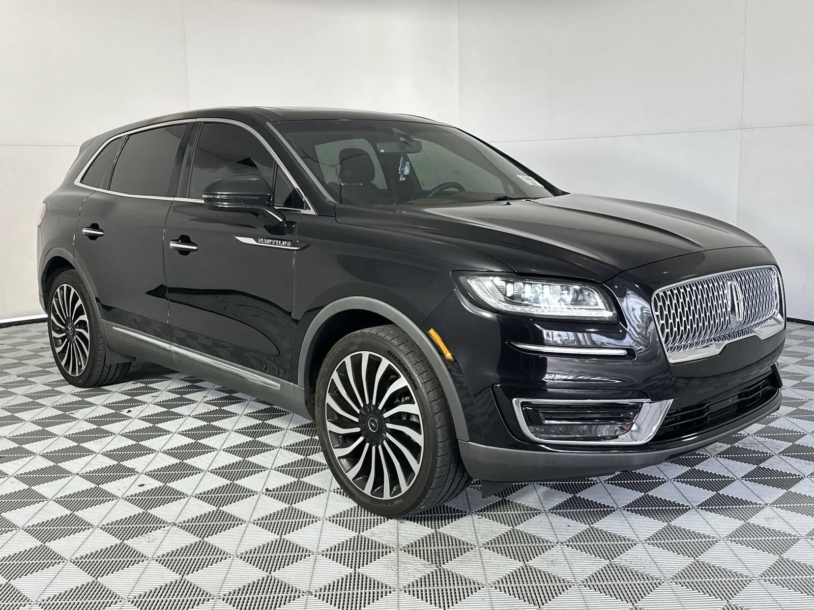 Used 2019 Lincoln Nautilus Black Label AWD/4WD image 2