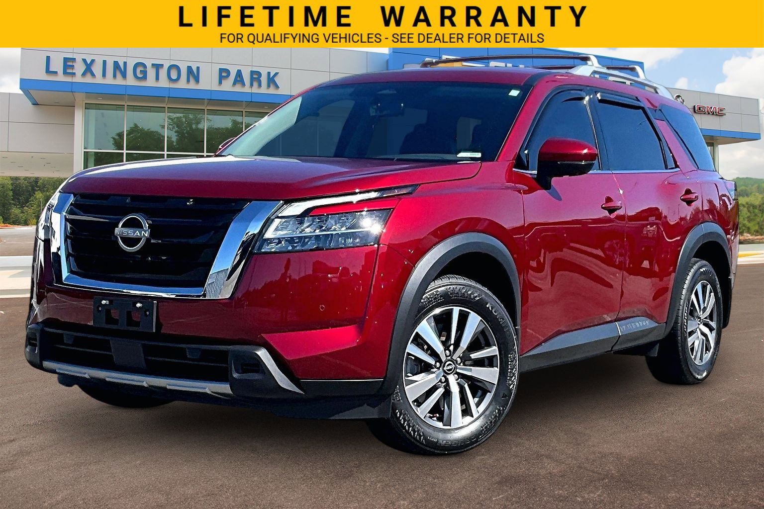 Used 2024 Nissan Pathfinder SL AWD/4WD image 2