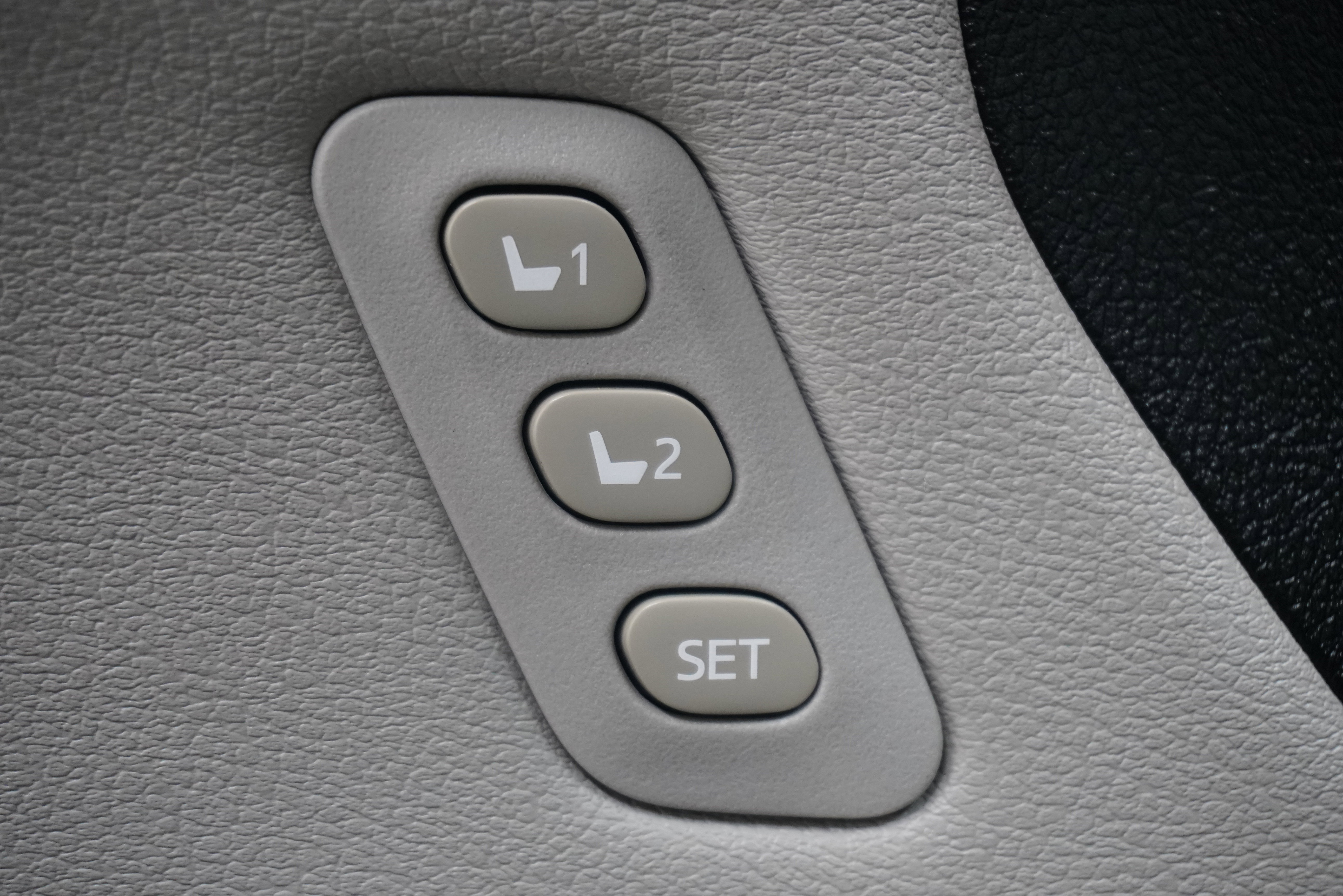 Used 2017 Toyota Avalon XLE image 15