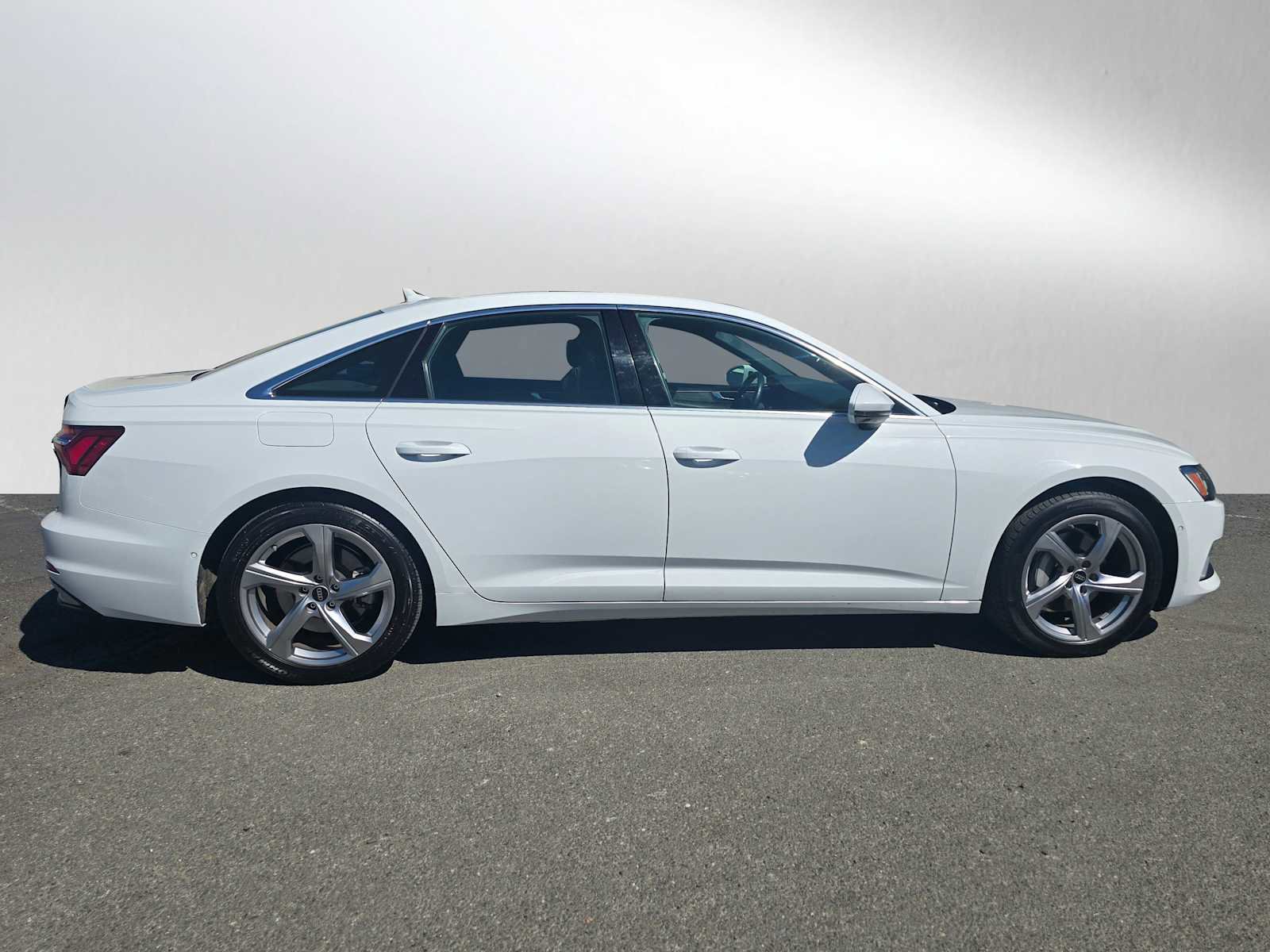 Used 2024 Audi A6 Premium Plus image 2